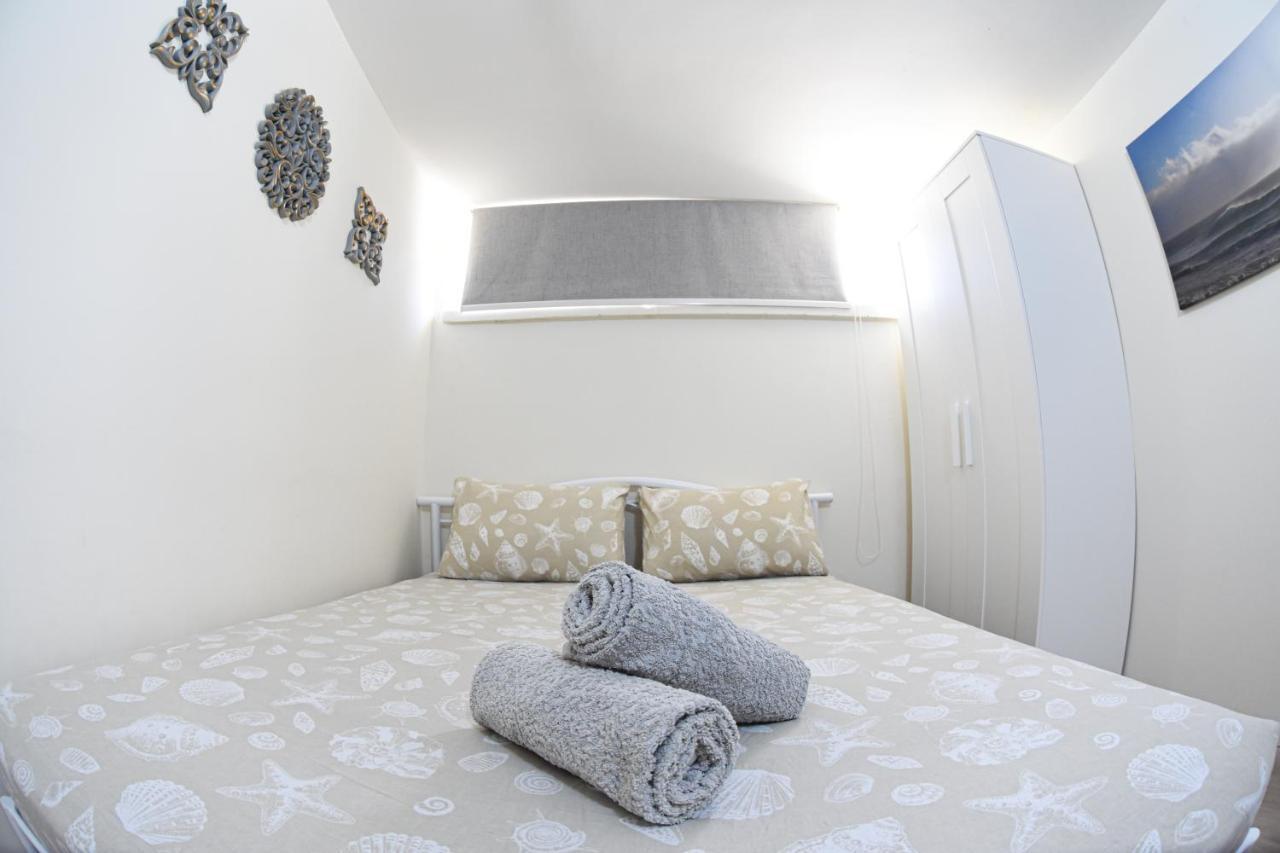 Sunshine Suite Boutique Only 5 Min Walk To The Beach - By Seaelo Eilat Exteriör bild