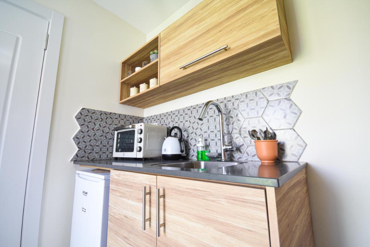 Sunshine Suite Boutique Only 5 Min Walk To The Beach - By Seaelo Eilat Exteriör bild